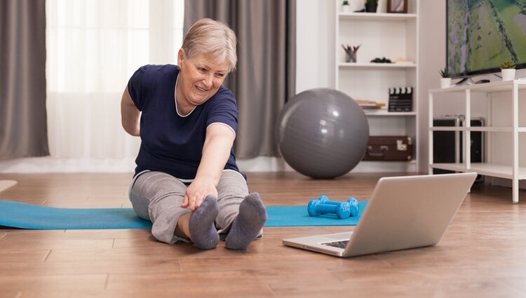 Hacer deporte desde casa es una buena opción para ir cogiendo forma