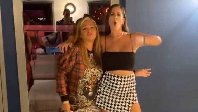 Belén y Anabel bailando en la despedida de soltera | Instagram