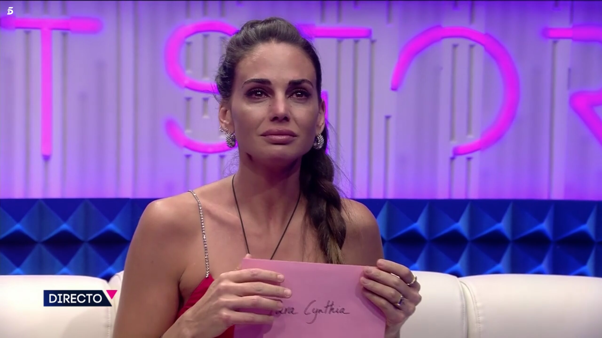 Cynthia ha recibido una carta del que es su pareja fuera de 'La casa de los secretos' | Foto: Telecinco.es