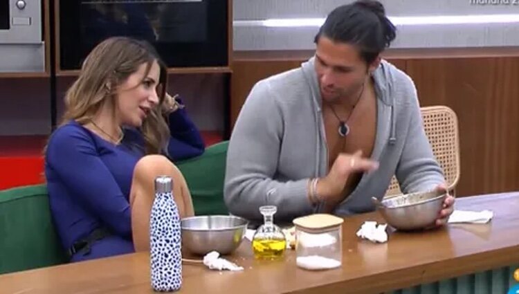 Cristina y Luca hablando sobre su beso / Foto: Telecinco.es