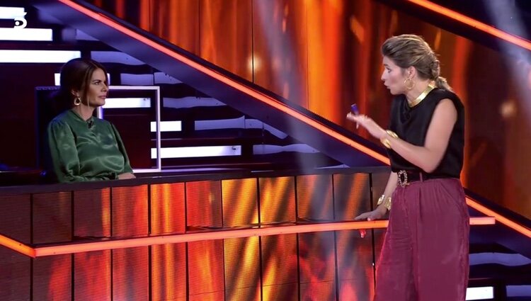 Sandra Barneda y Yolanda, madre de Marina en 'El Debate de las Tentaciones' / Foto: Telecinco.es