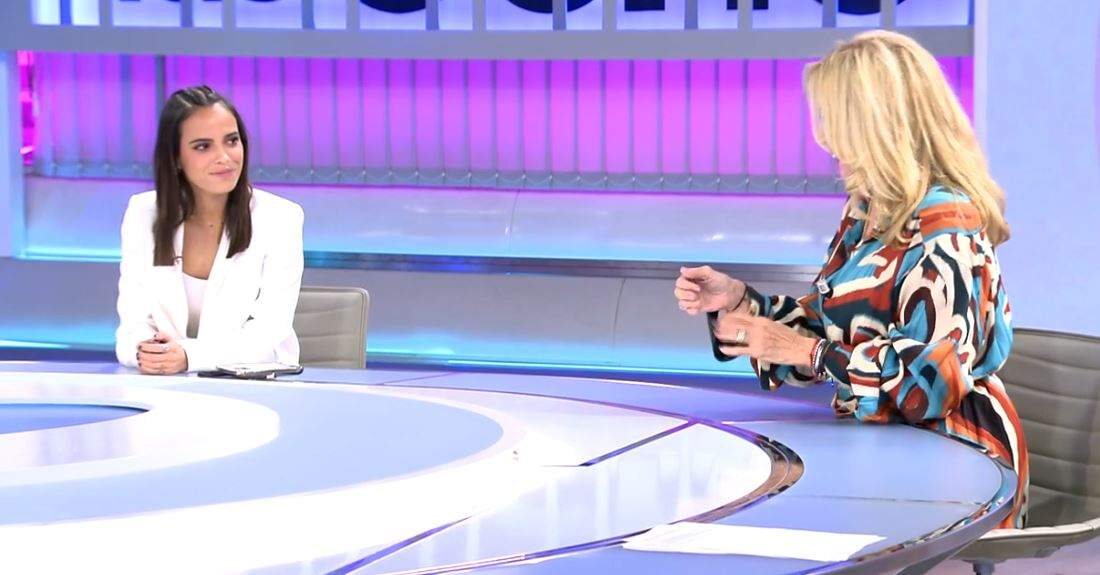 Gloria Camila y Rosa Benito en el plató de 'Ya son las ocho'/ Foto: telecinco.es