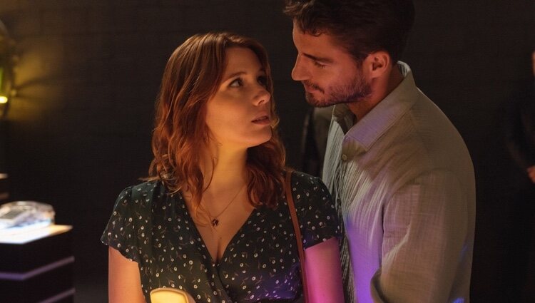 Diana Gómez en una escena de 'Valeria' con Maxi Iglesias