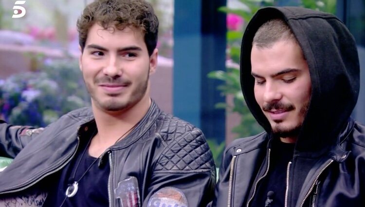 Gemeliers discutiendo con Adara | Foto: telecinco.es