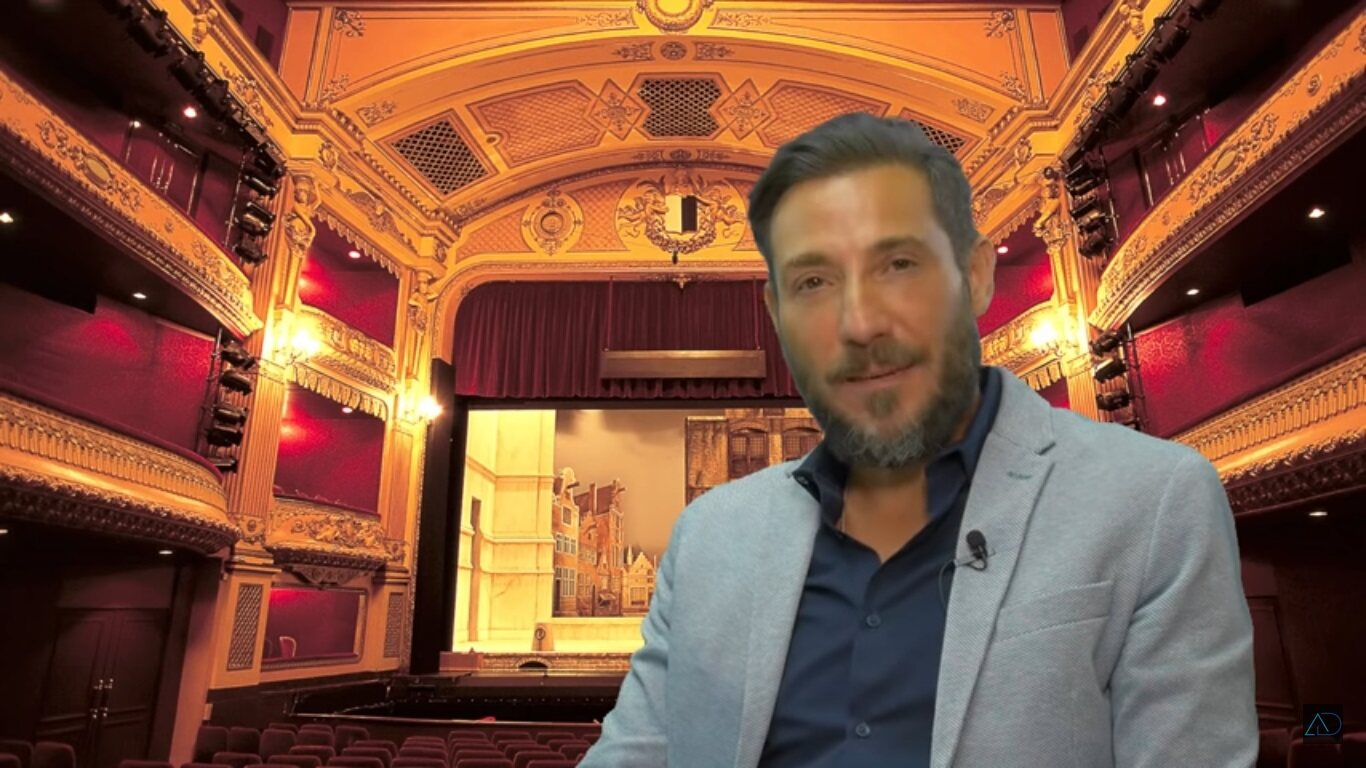 Antonio David Flores dirigiéndose a Jorge Javier Vázquez en su canal de Youtube