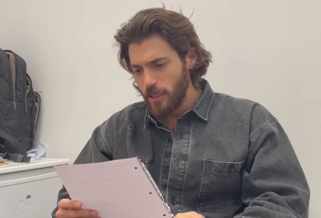 Can Yaman trabajando/ Foto: Instagram