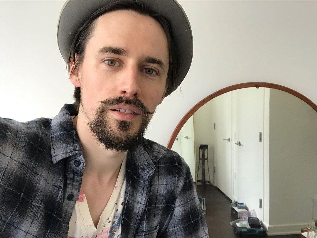 El actor Reeve Carney/ Foto: Instagram