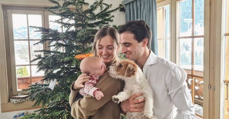 Eleonore de Habsburgo y Jérome d'Ambrosio con su hijo Otto y su perro