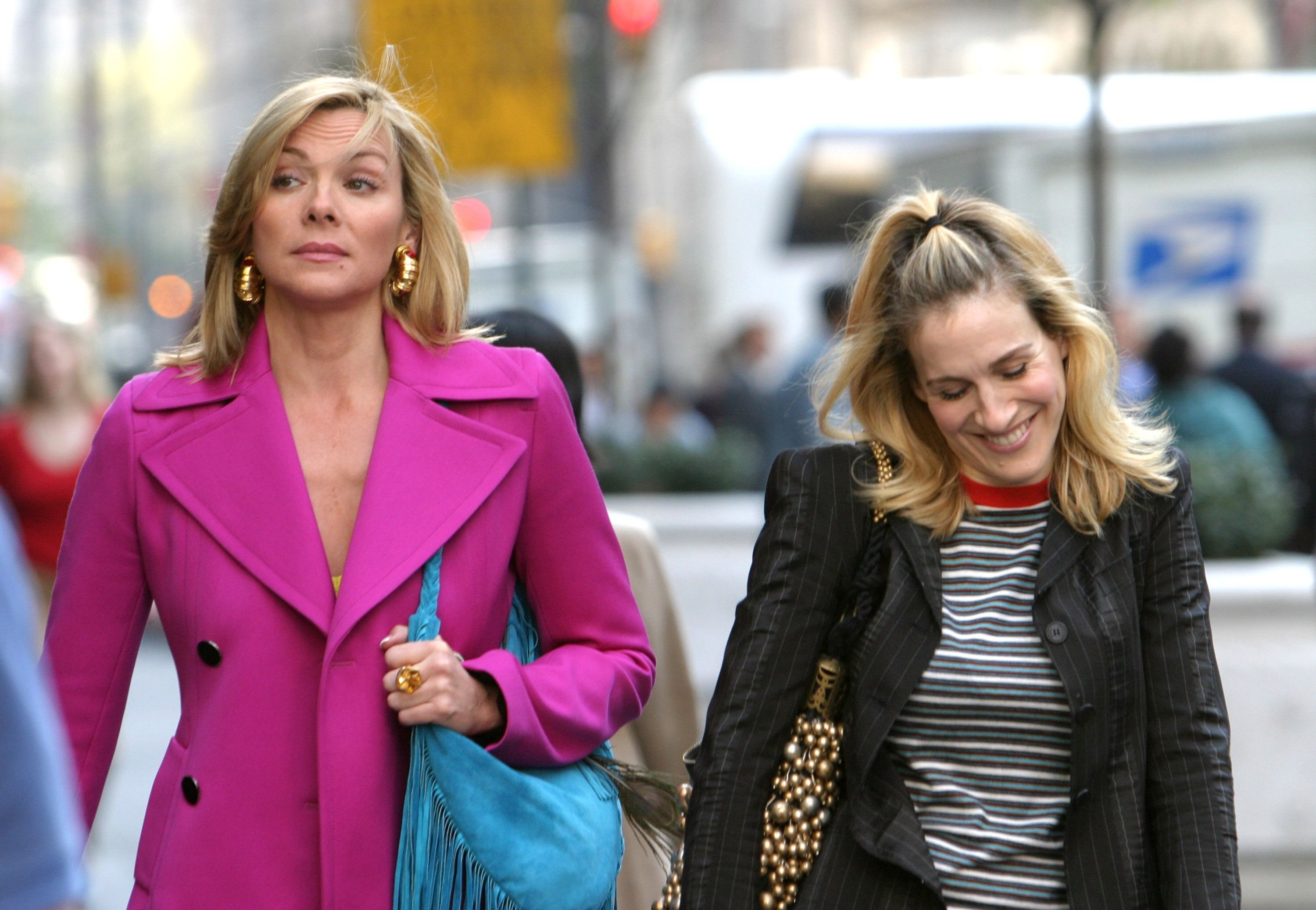 Kim Cattrall y Sarah Jessica Parker en un fotograma de 'Sexo en Nueva York'