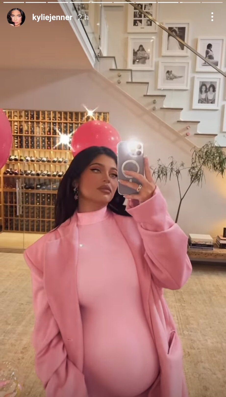 Kylie Jenner presumiendo de barriga de embarazada | Foto: Instagram