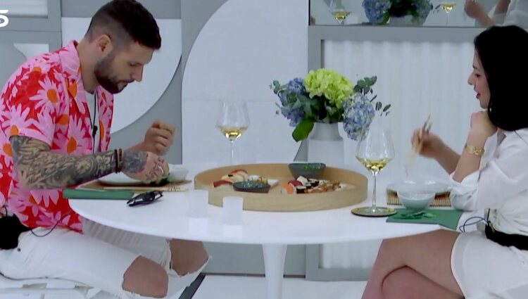 Alberto y Elena en su hora sin cámaras / Foto: Telecinco.es