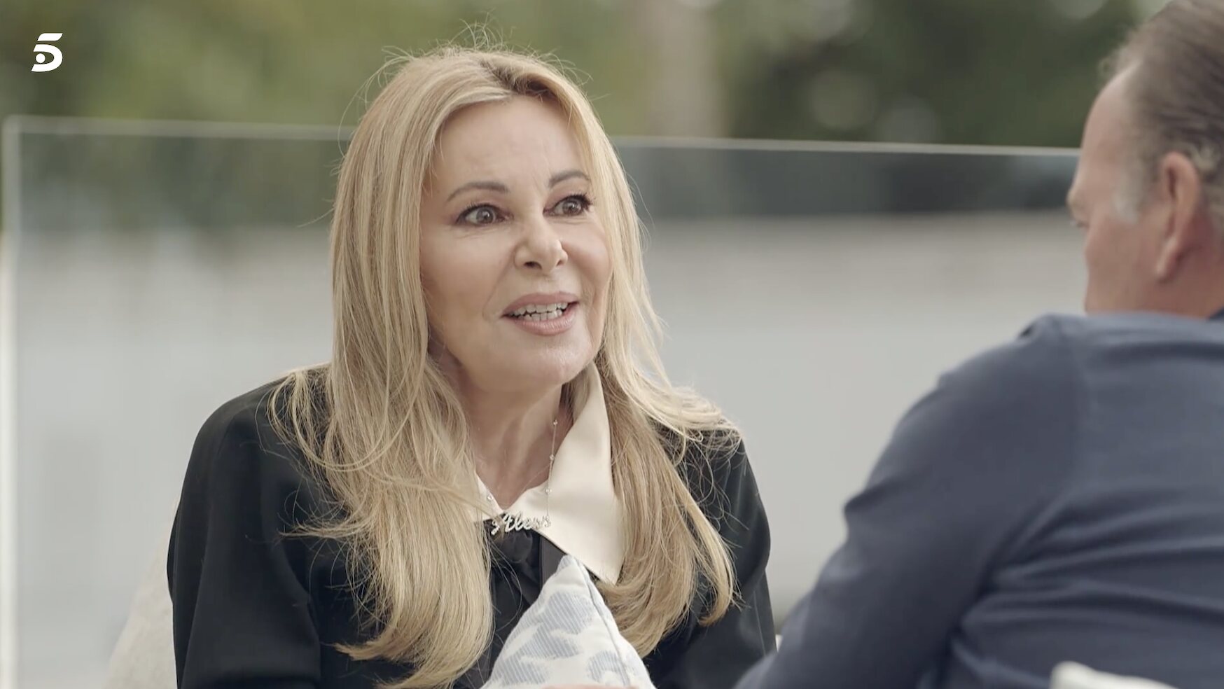 Ana Obregón hablando con Bertín Osborne en 'M casa es la tuya'/ Foto: telecinco.es