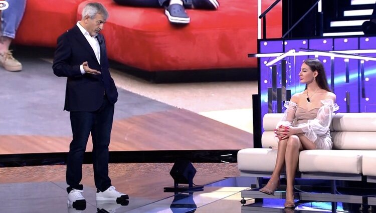 Carlos Sobera y Nissy cara a cara | Foto: telecinco.es