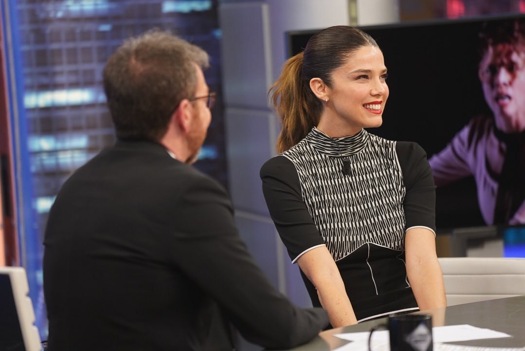 Juana Acosta hablando con Pablo motos en 'El Hormiguero'/ Foto; Antena 3