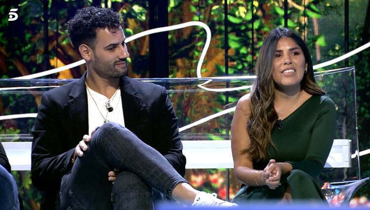 Asraf Beno e Isa Pantoja en 'Supervivientes' / Foto: Telecinco.es