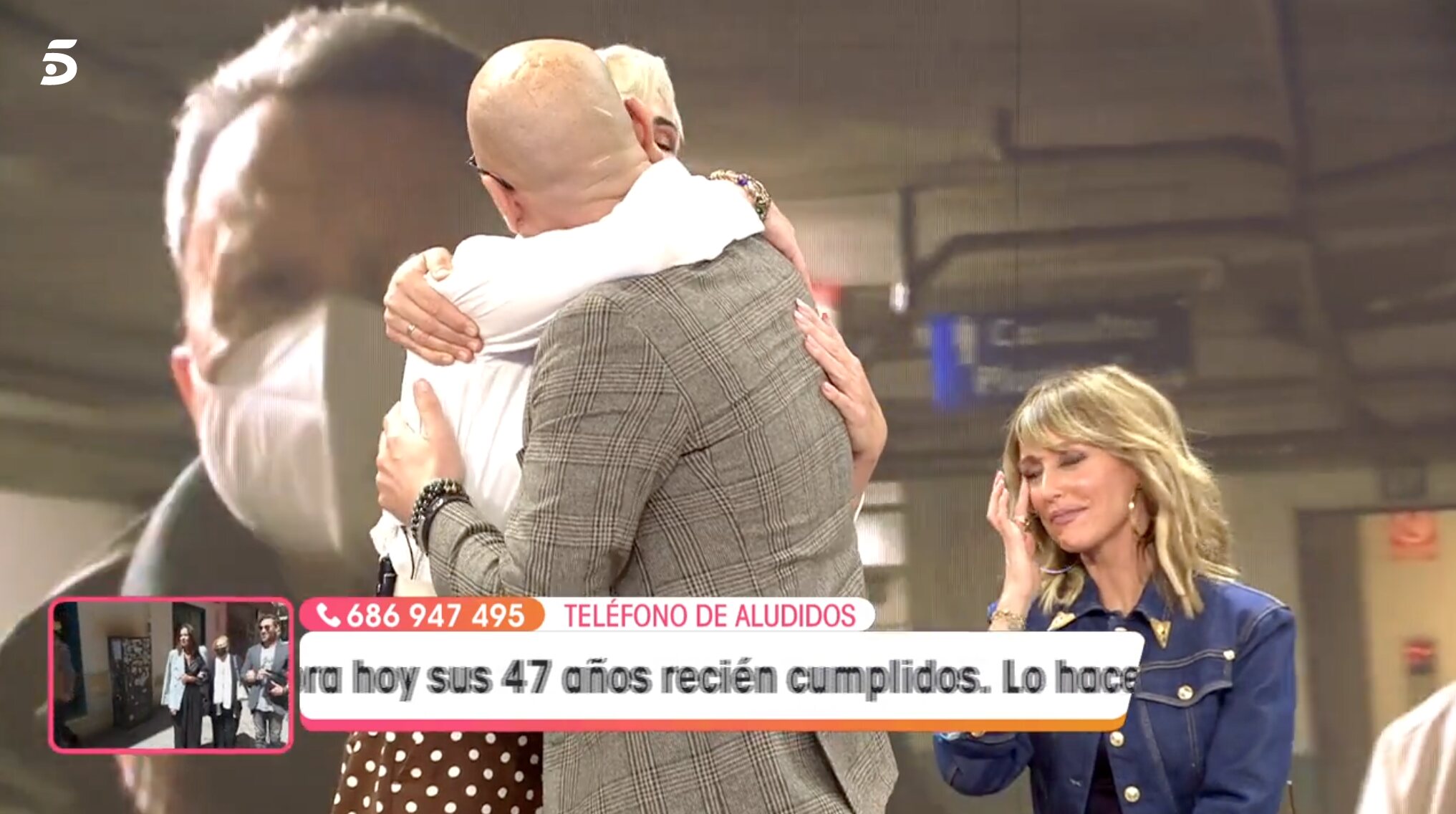 Ana María Aldón, arropada por sus compañeros | Foto: Telecinco.es