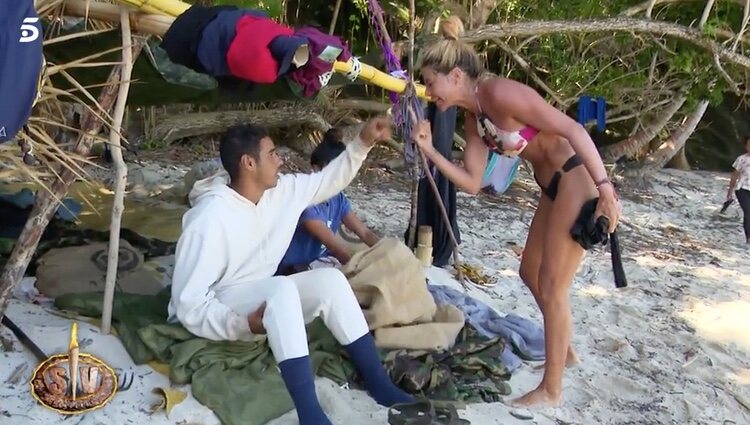 Anuar y Ana Luque discutiendo en 'Supervivientes 2022' / Foto: Telecinco.es