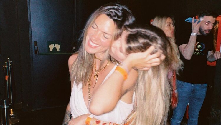 Laura y Ana de fiesta | Instagram