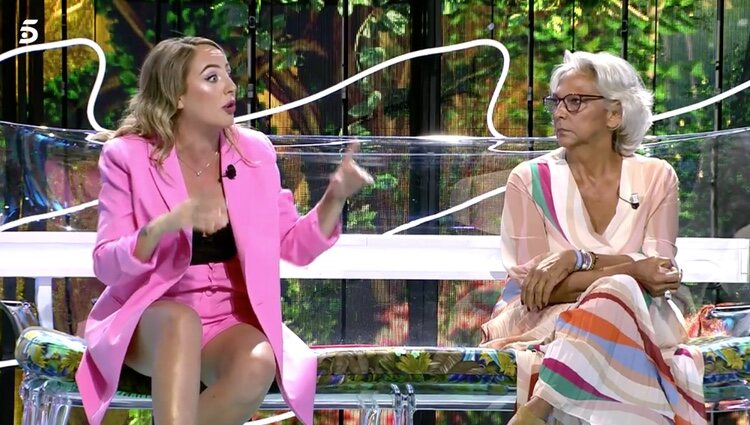 Rocío Flores y Charo Vega en el plató de 'Supervivientes' / Foto: Telecinco.es