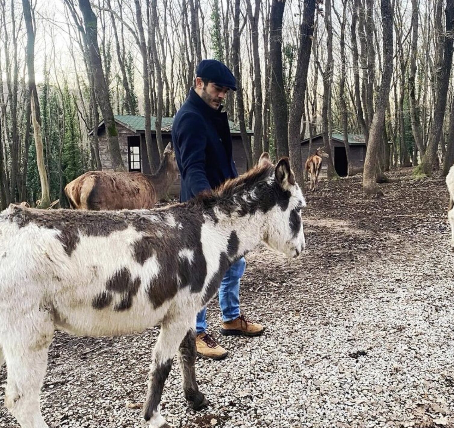 Burak Deniz disfrutando de un plan en la naturaleza/ Foto: Instagram