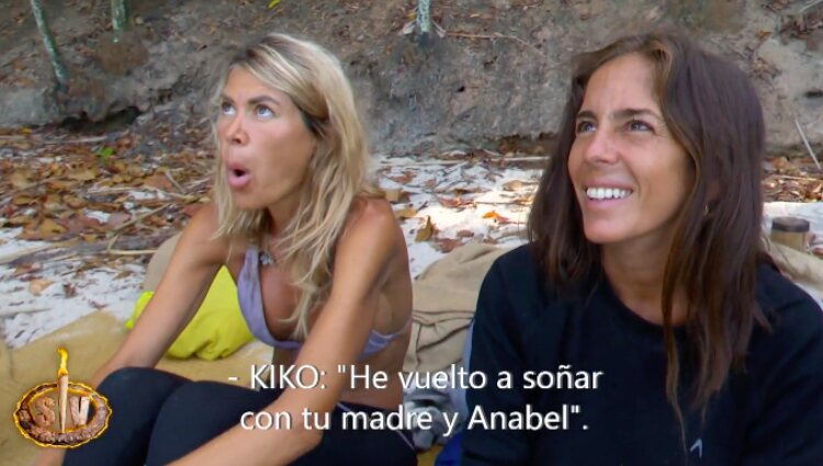 Anabel escuchando el sueño de Kiko