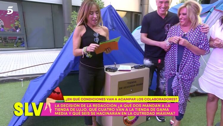 María Patiño anunciando quién ocupará cada tienda | Foto: Telecinco