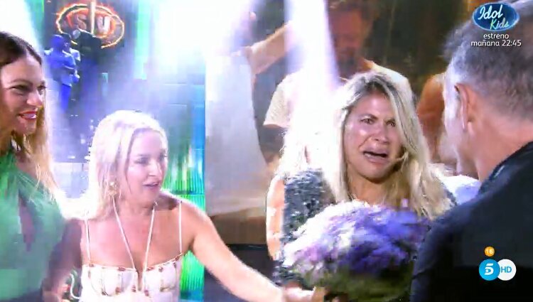 Ana Luque fue recibida en el plató de 'Supervivientes 2022' por toda su familia | telecinco.es