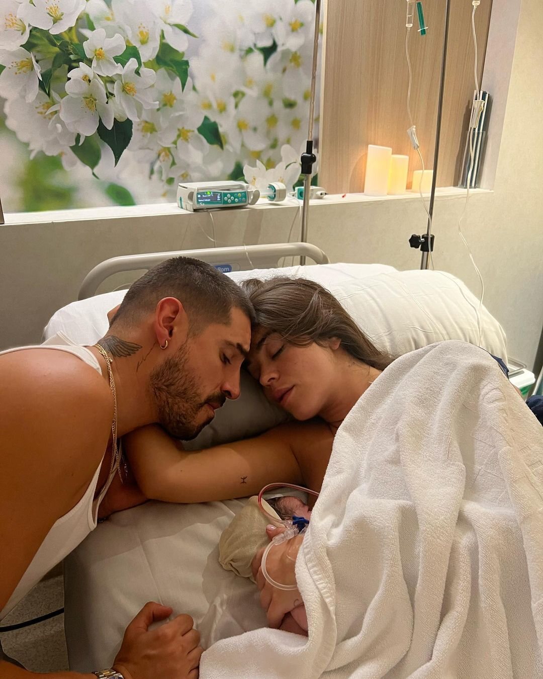 Fabio Colloricchio y Violeta Mangriñán con su hija/ Foto: Instagram