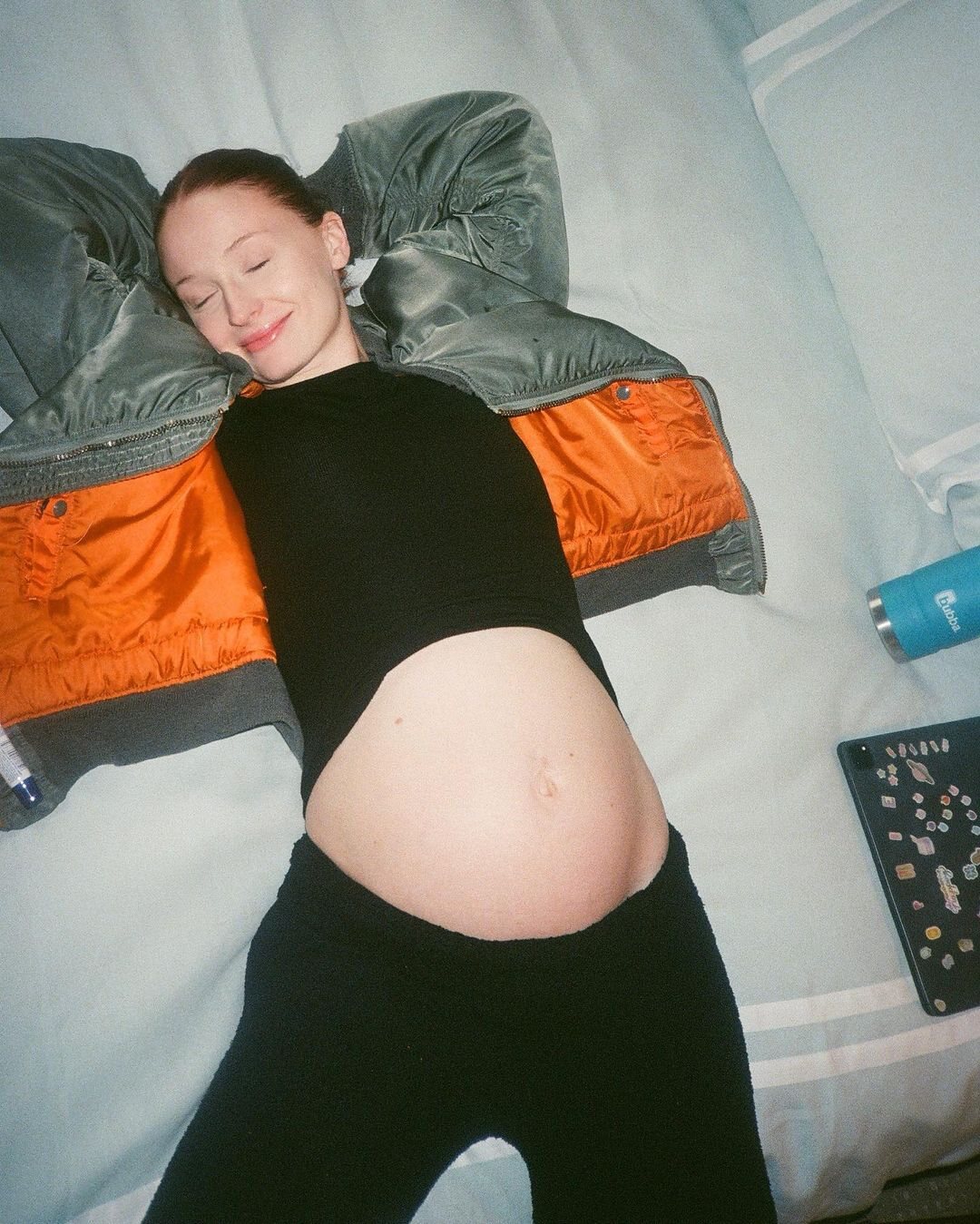 Sophie Turner luce tripita | Instagram