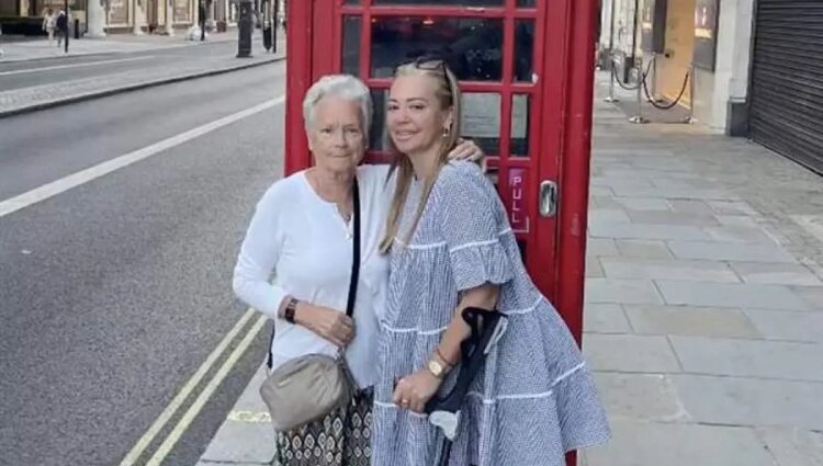 Belén Esteban junto a su madre en Londres