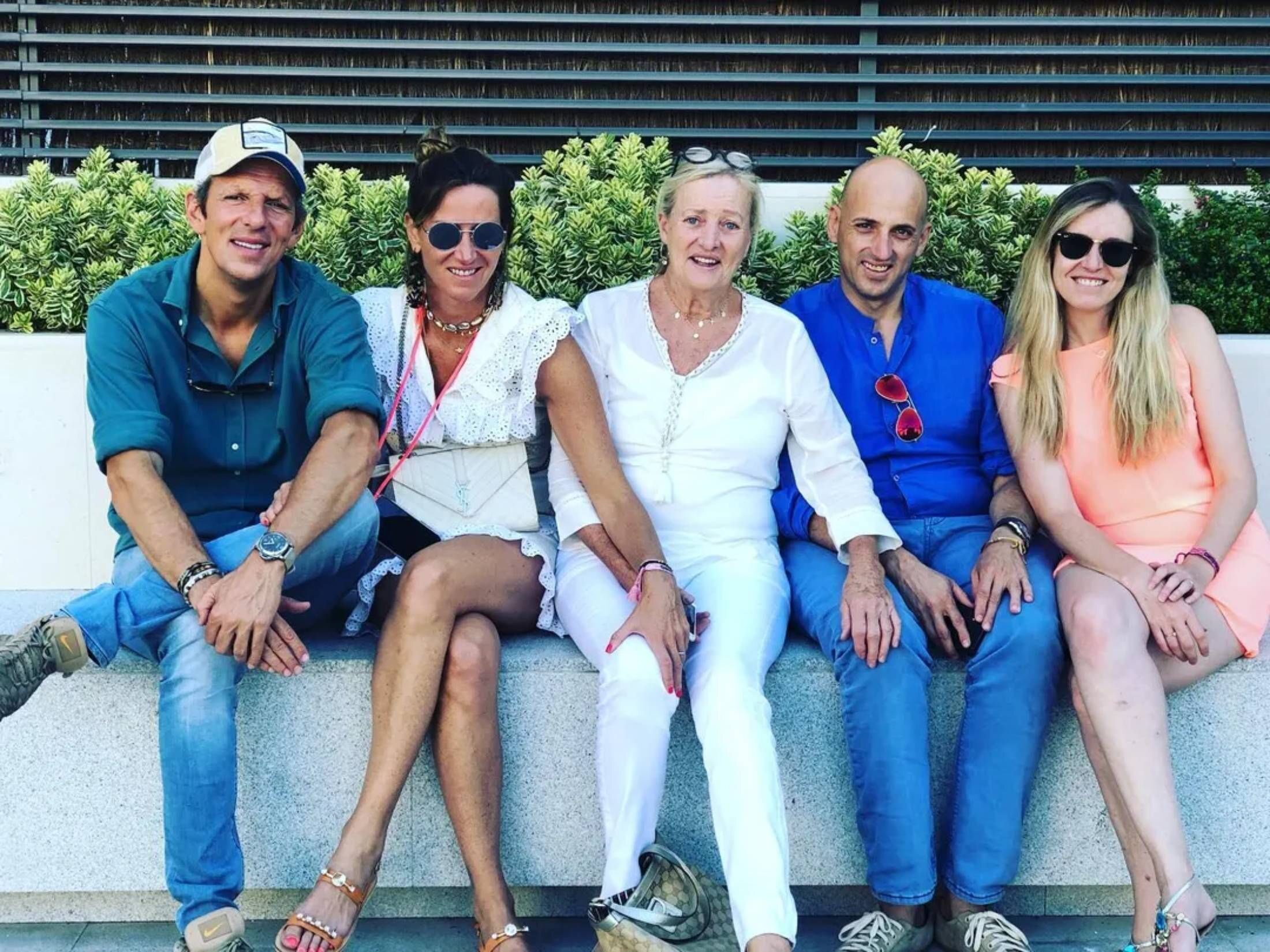 Los hermanos Prat con su madre/ Foto: Instagram