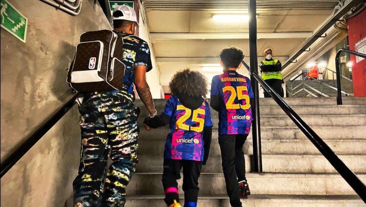 Aubameyang con sus dos hijos | Foto: Instagram