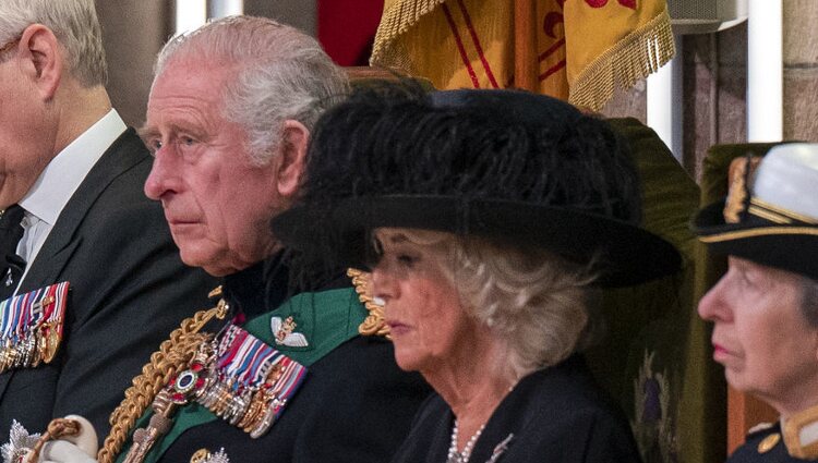 Los Reyes Carlos III y Camilla durante el servicio de acción de gracias en la Catedral de Edimburgo