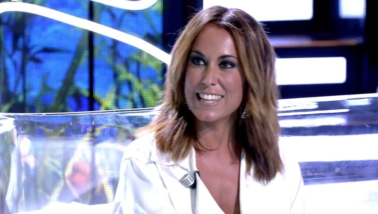 Raquel Lozano en el plató de 'Pesadilla en el paraíso' |Foto: Telecinco