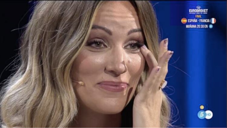 Edurne, emocionada, habla de la experiencia de la maternidad |Foto: Telecinco