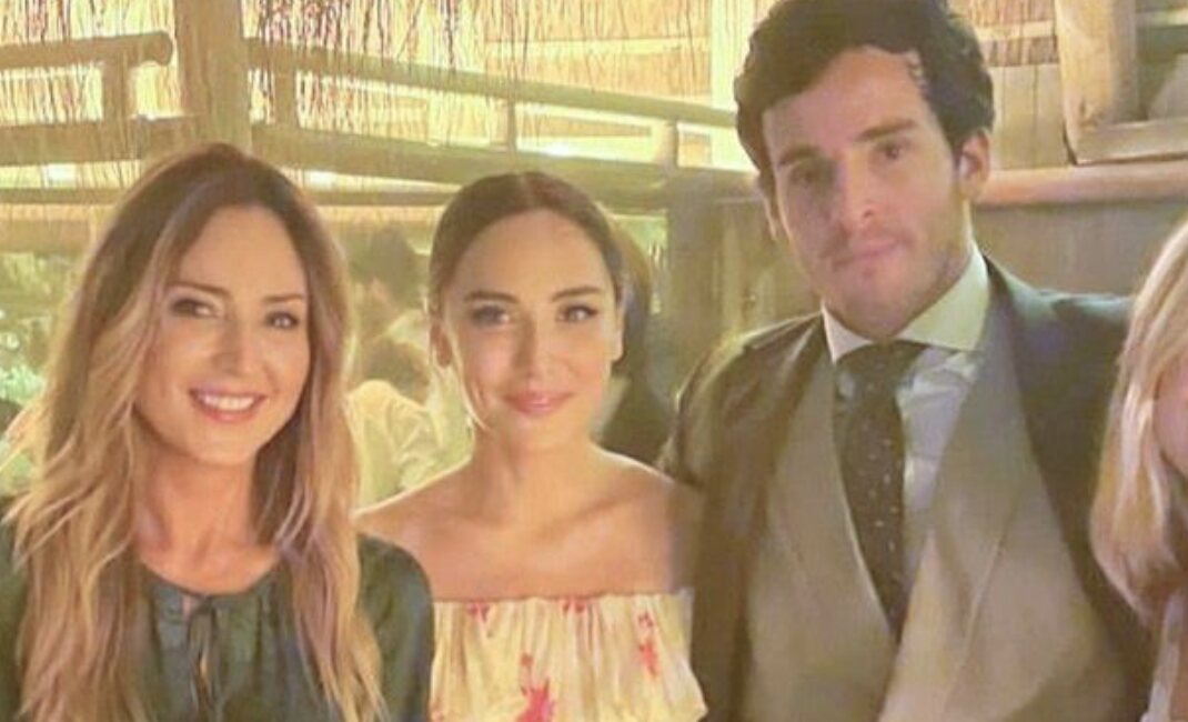 Carolina Molas con Tamara Falcó e Íñigo Onieva/ Foto: Instagram