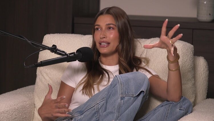 Hailey Bieber en el podcast 'Call Her Daddy' | Foto: Spotify