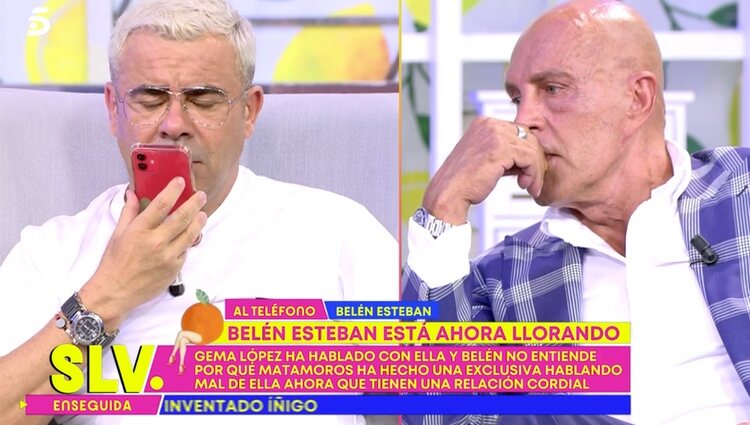 Kiko escucha t Jorge sostiene el teléfono | Foto: telecinco.es