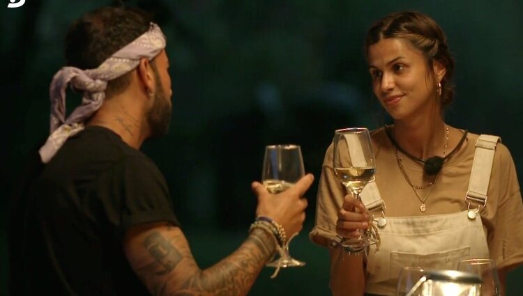 Marina y Omar brindan en su cena | Foto: telecinco.es