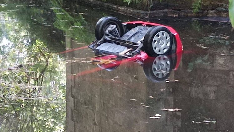 El accidente en el río Almofrei de Cotobade | Foto: Protección Civil Cerdedo-Cotobade