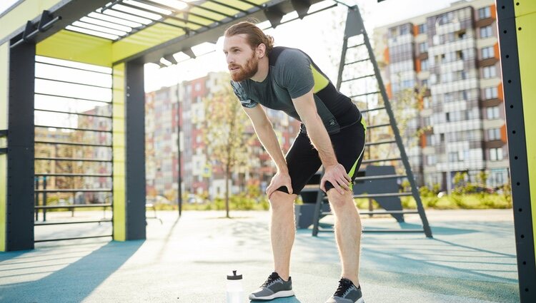 Reinstaura una rutina que combine tus ejercicios favoritos para recuperar tu energía