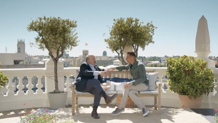 Antonio Resines hablando con Joaquín