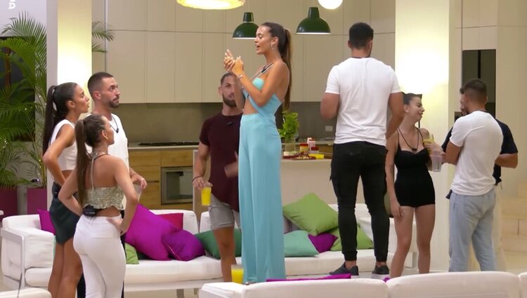 Tania se venga de Samuel y lanza el anillo | Foto: Telecinco