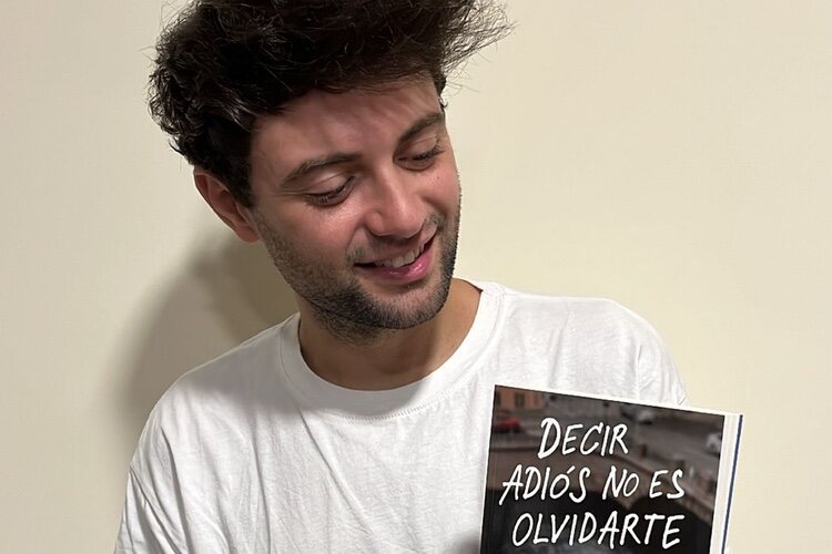 Yago Gómez Duro con su novela 'Decir adiós no es olvidarte'