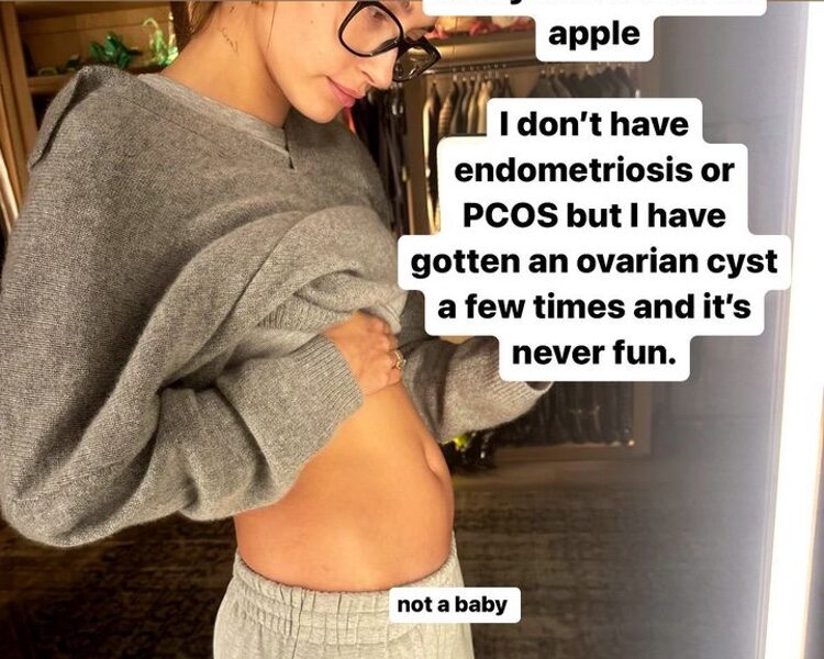 Hailey Bieber muestra su abdomen hinchado | Foto: Instagram