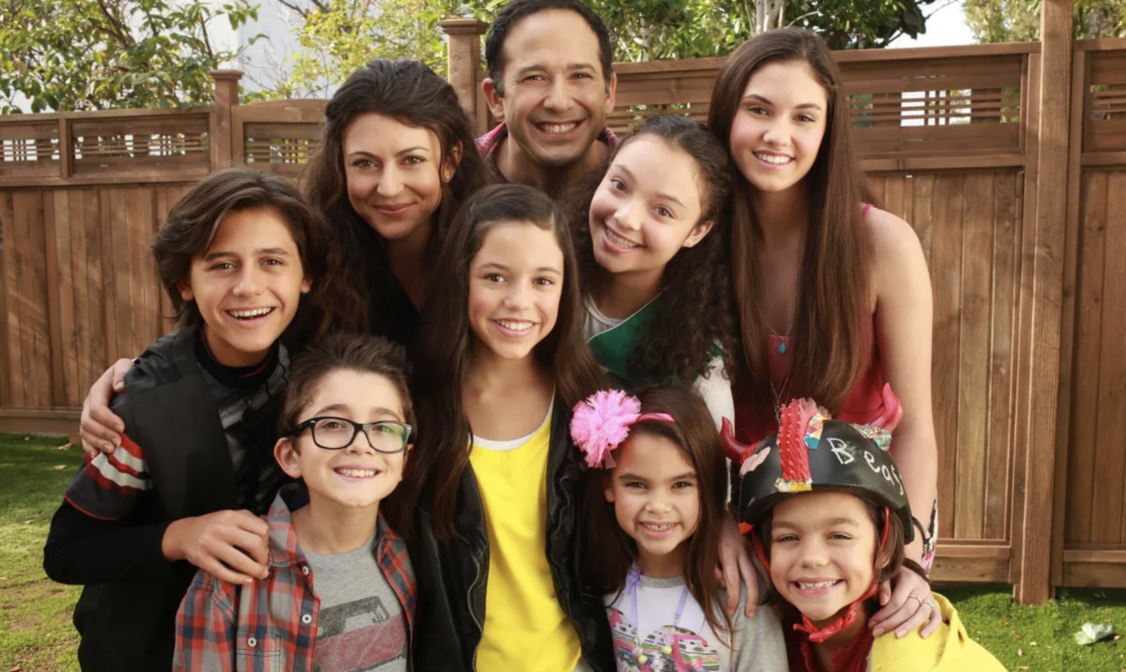 Jenna Ortega en la serie 'Entre hermanos'