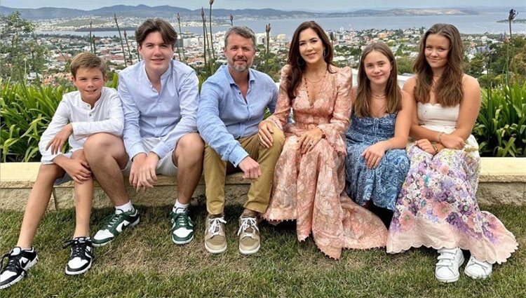 Federico y Mary de Dinamarca con sus hijos en Tasmania