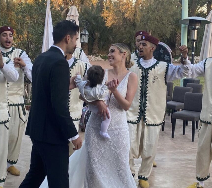 Enzo Zidane y Karen Gonzçalves bailando con su hija/ Foto: Instagram