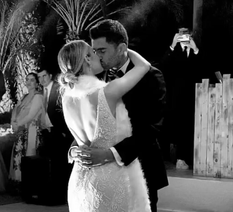 Enzo Zidane y Karen Gonzçalves besándose en su boda/ Foto: Instagram