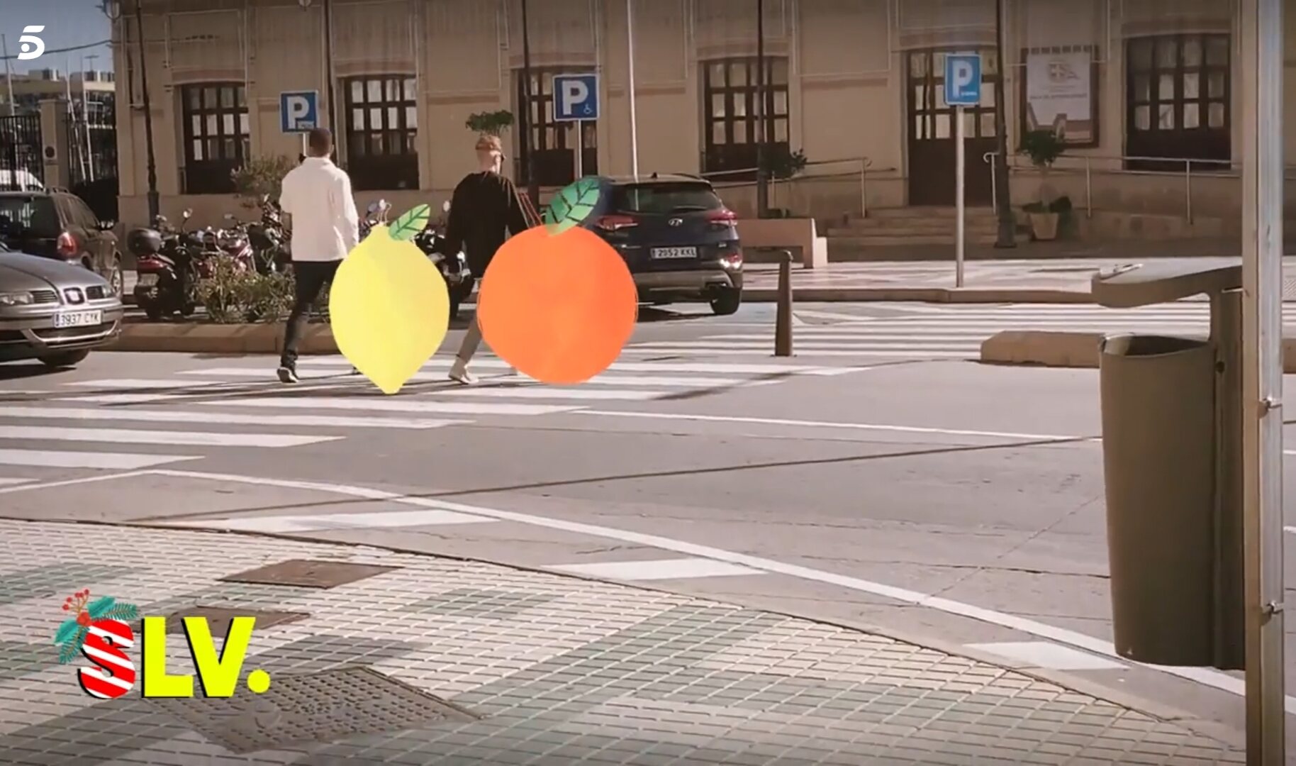 Kiko Hernández y Fran Antón por las calles de Melilla el 2 de enero / Foto: Telecinco.es